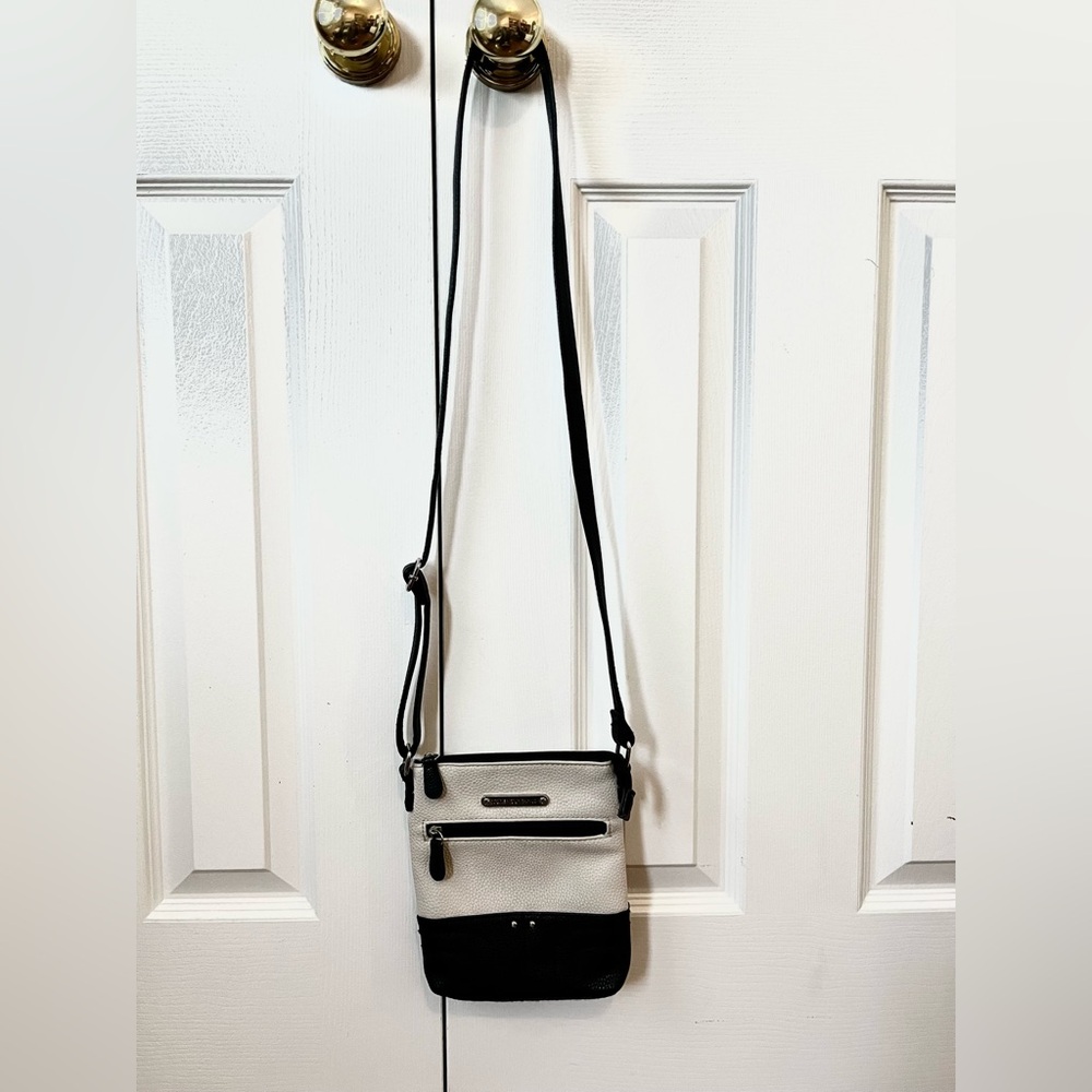 Small Crossbody bag | Adjustable Strap| Two Tone Black/Cream - Stone Mountain - Picture 8 of 8